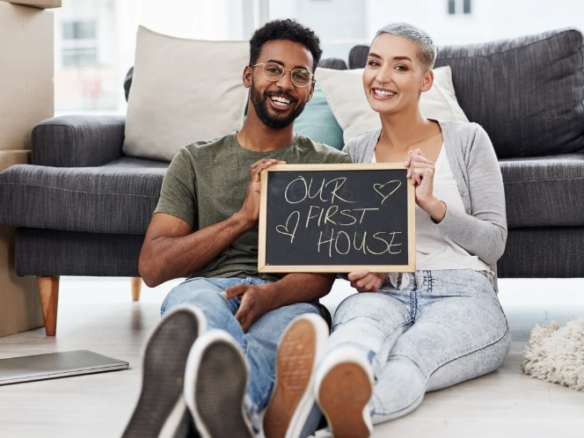 Young couple who are first time homebuyers in their newly purchased home. Learn more with Bobby Franklin, the North Texas Market Insider. Bobby Franklin is the best realtor in Waxahachie.