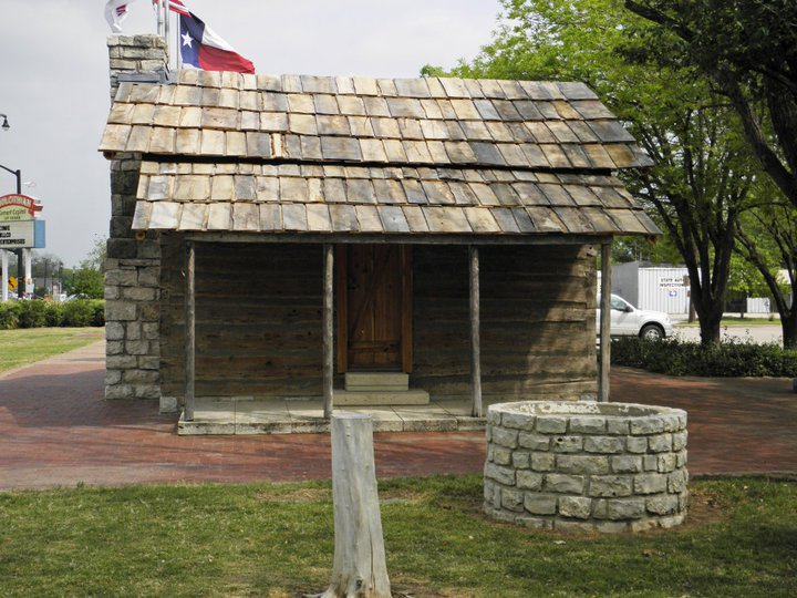 Larkin Cabin is one of many preserved  historical landmarks Midlothian. Learn more with Bobby Franklin, the North Texas Market Insider. Bobby Franklin is the best realtor in Waxahachie.